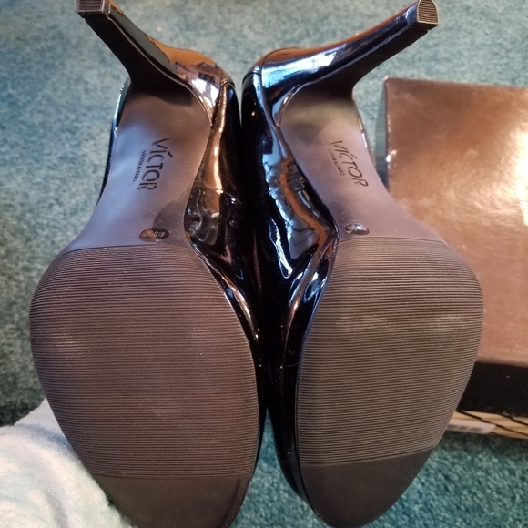 Victor Alfaro Clairette Black Patent Pumps - Picture 6 of 9